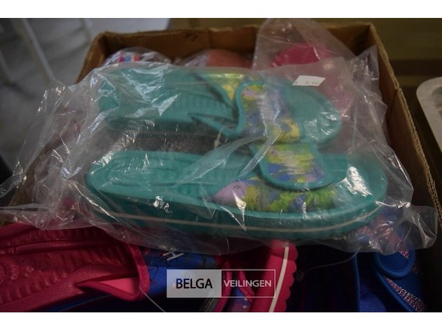 Partij div soorten en maten badslippers - afbeelding 4 van  4