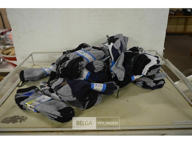 Partij div soorten en maten sokken - afbeelding 1 van  4