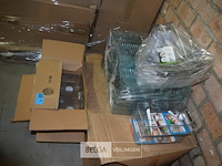 Partij div soorten plastieken opbergbakken