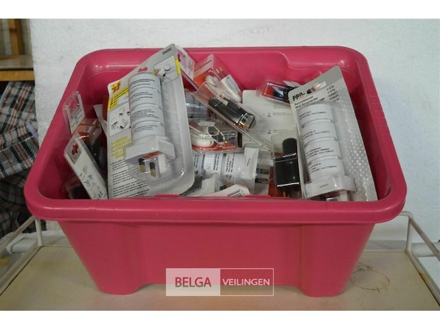 Partij div soorten stekkers - afbeelding 1 van  3