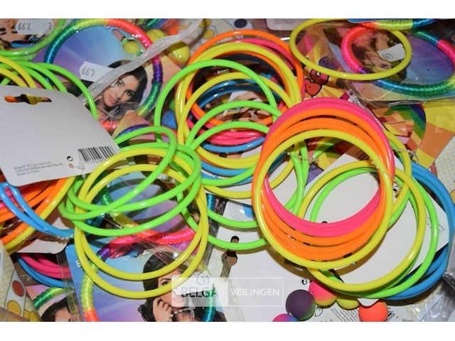 Partij div spelletjes, armbanden, speelgoed,.. - afbeelding 2 van  4