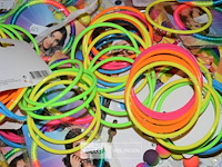 Partij div spelletjes, armbanden, speelgoed,.. - afbeelding 2 van  4