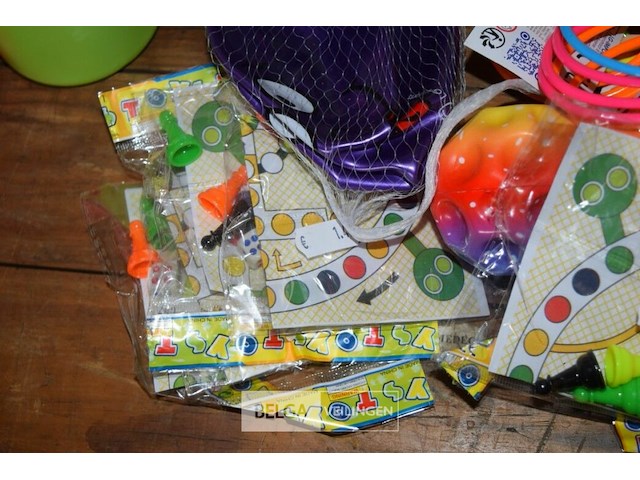 Partij div spelletjes, armbanden, speelgoed,.. - afbeelding 3 van  4