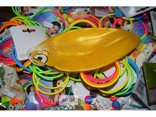 Partij div spelletjes, armbanden, speelgoed,.. - afbeelding 4 van  4