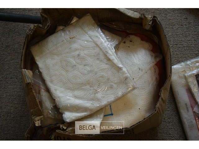 Partij div tafellopers en kleedjes - afbeelding 4 van  6