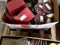 Partij div. werkmateriaal, schuurschijven enz. - afbeelding 2 van  2