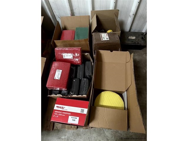 Partij div. werkmateriaal, wo. schuurpads enz. - afbeelding 1 van  2