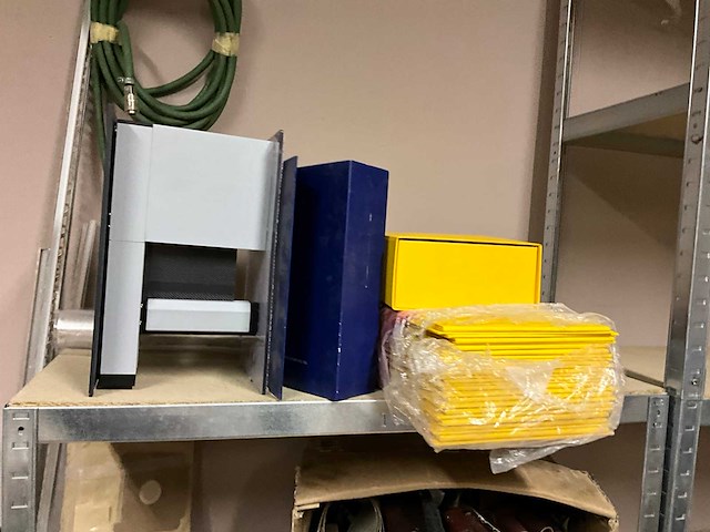 Partij divers aannemersmateriaal - afbeelding 2 van  7