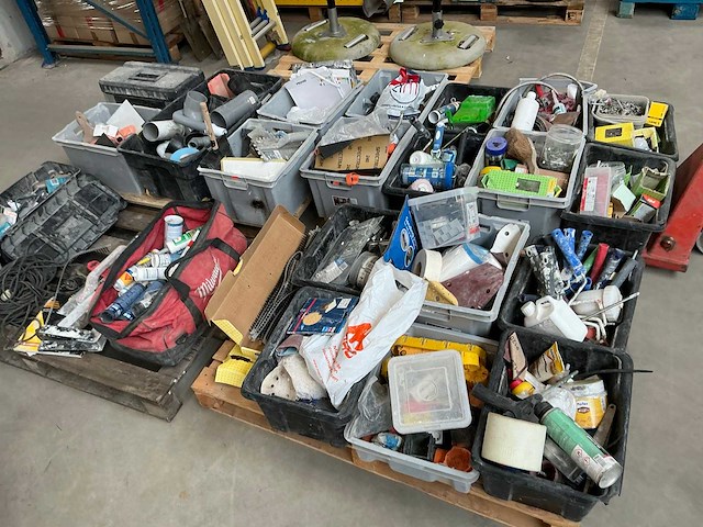 Partij divers aannemersmateriaal - afbeelding 1 van  19