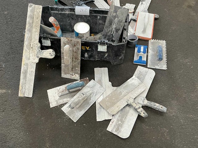 Partij divers aannemersmateriaal - afbeelding 1 van  1