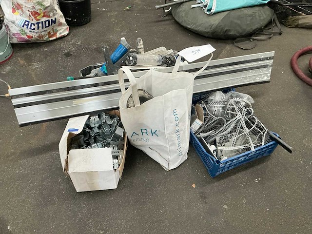 Partij divers aannemersmateriaal - afbeelding 1 van  6