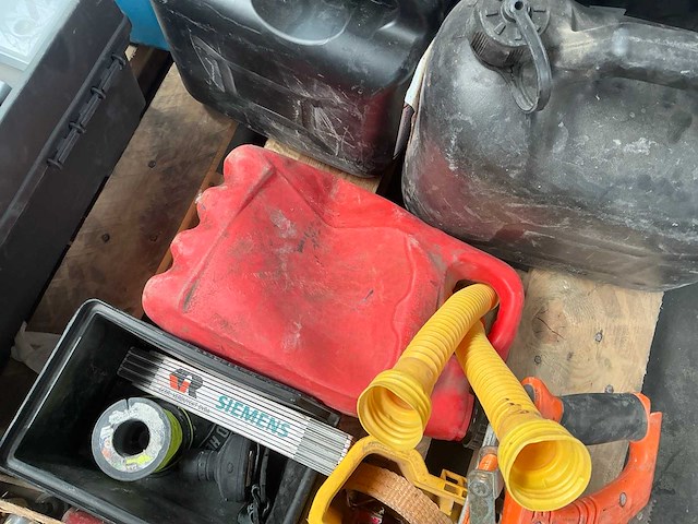 Partij divers aannemersmateriaal - afbeelding 2 van  21