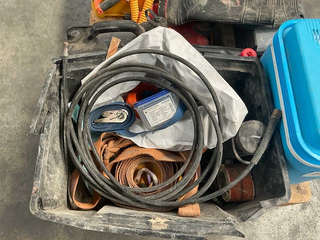 Partij divers aannemersmateriaal - afbeelding 9 van  21