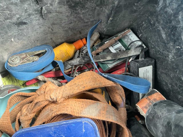 Partij divers aannemersmateriaal - afbeelding 14 van  21