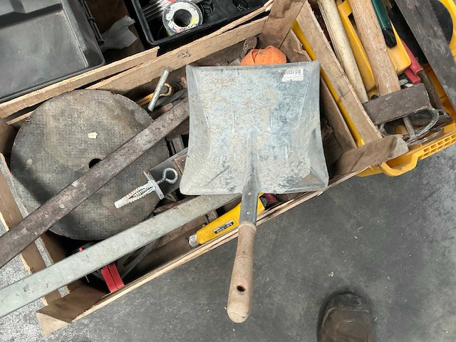 Partij divers aannemersmateriaal - afbeelding 16 van  21
