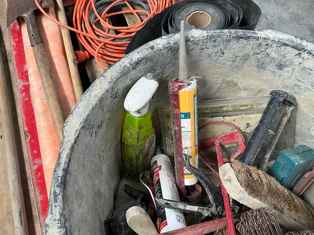 Partij divers aannemersmateriaal - afbeelding 2 van  12