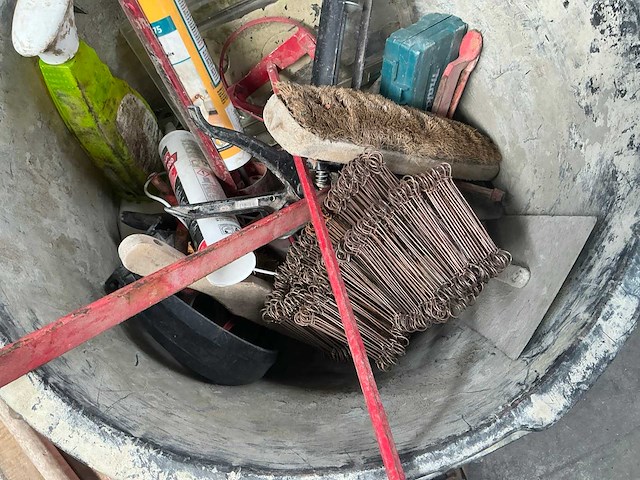 Partij divers aannemersmateriaal - afbeelding 4 van  12