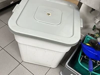 Partij divers afvalemmers en kuismateriaal - afbeelding 7 van  9
