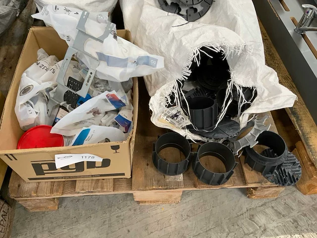 Partij divers bouw- en bevestigingsmateriaal - afbeelding 3 van  6