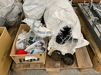 Partij divers bouw- en bevestigingsmateriaal