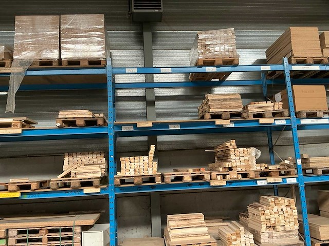 Partij divers bouwhout - afbeelding 1 van  5