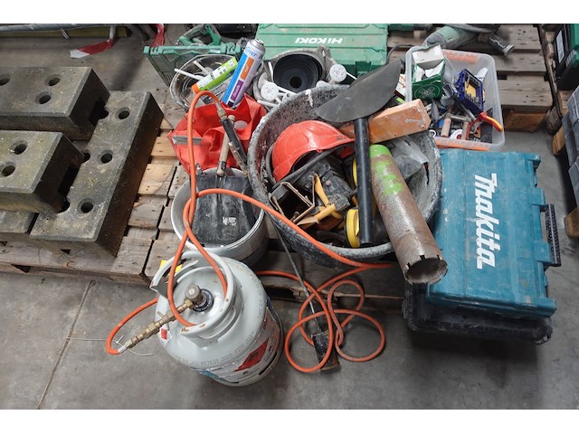 Partij divers bouwmateriaal - afbeelding 1 van  10