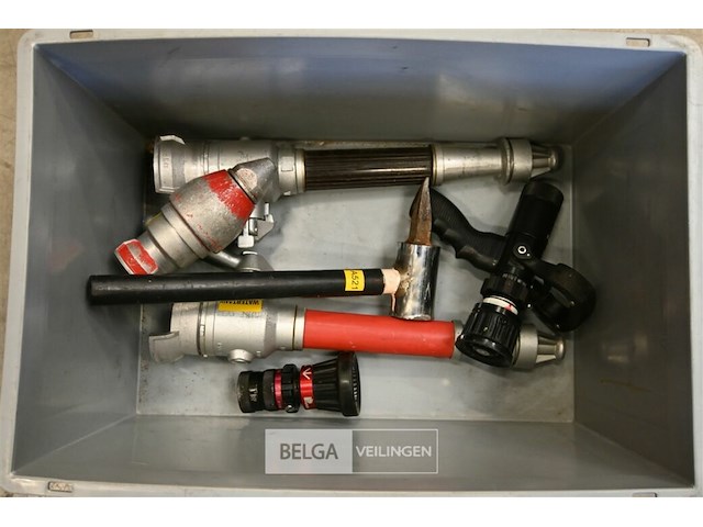 Partij divers brandweergereedschap - afbeelding 1 van  6
