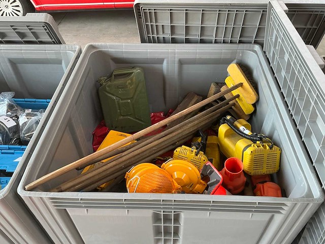 Partij divers brandweermateriaal - afbeelding 1 van  6