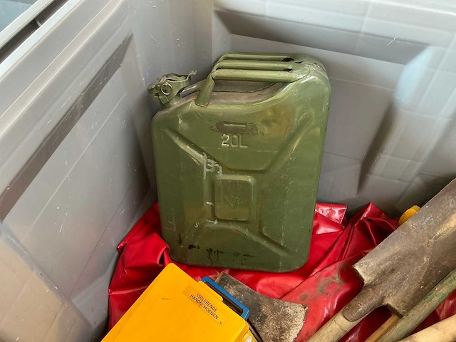 Partij divers brandweermateriaal - afbeelding 2 van  6