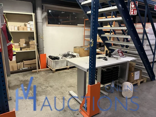 Partij divers bureautafel - afbeelding 1 van  25