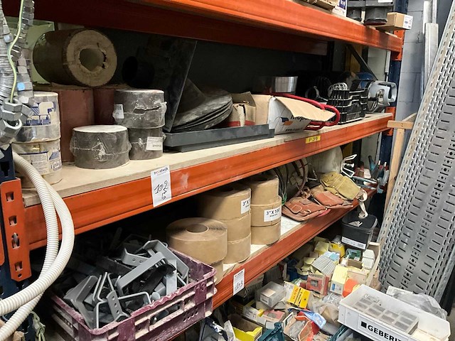 Partij divers dakmateriaal toebehoren - afbeelding 1 van  11