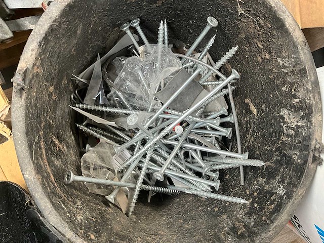 Partij divers dakwerkersmateriaal - afbeelding 2 van  28