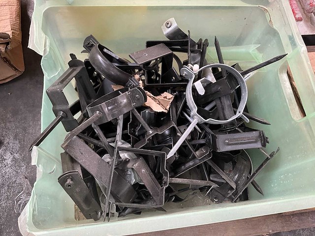 Partij divers dakwerkersmateriaal - afbeelding 13 van  28
