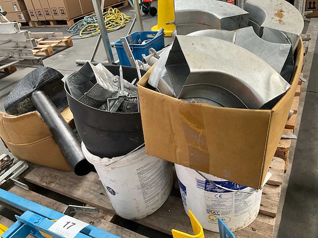 Partij divers dakwerkersmateriaal - afbeelding 21 van  28