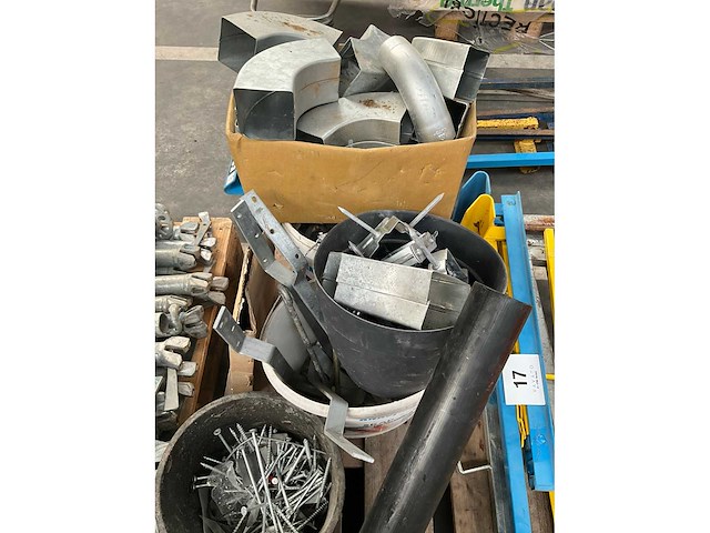 Partij divers dakwerkersmateriaal - afbeelding 12 van  28