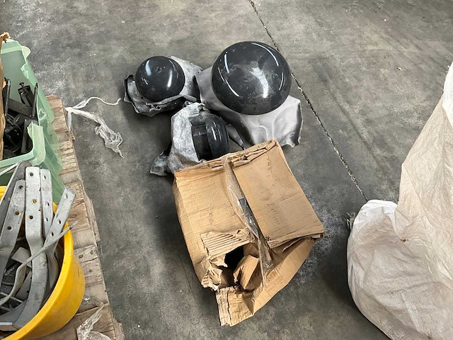 Partij divers dakwerkersmateriaal - afbeelding 22 van  28