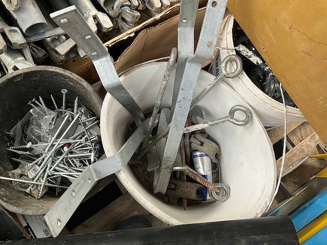 Partij divers dakwerkersmateriaal - afbeelding 28 van  28