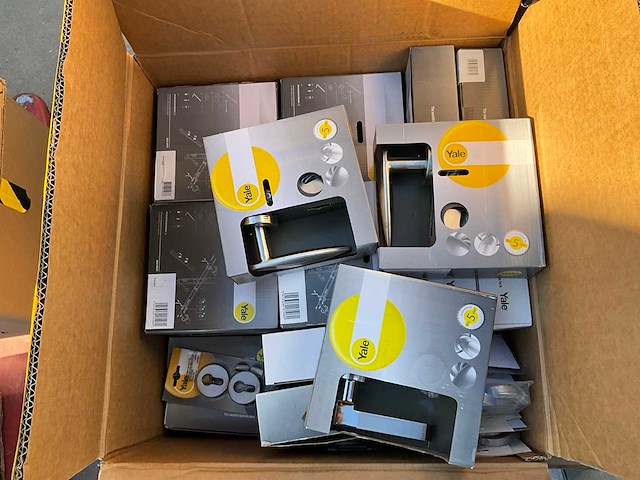 Partij divers deurbeslag yale - afbeelding 13 van  14