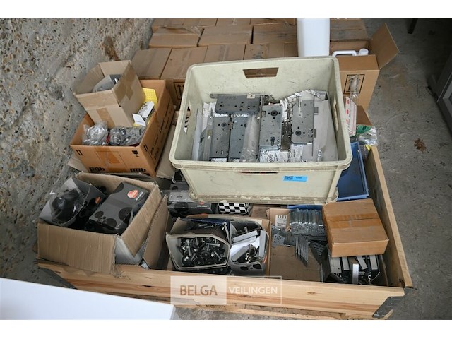 Partij divers deurbeslag - afbeelding 1 van  10