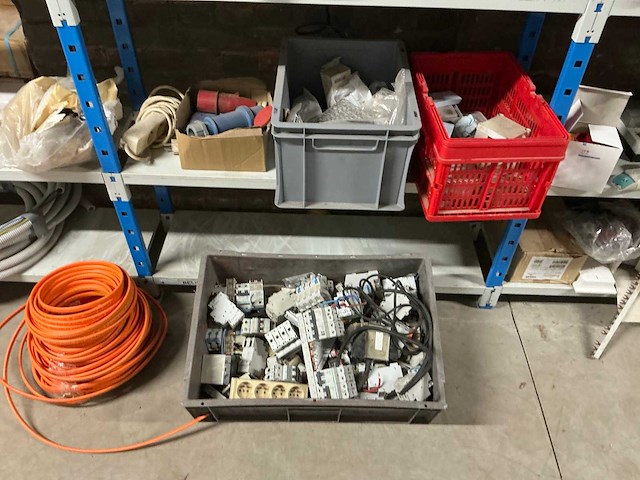 Partij divers elektrisch installatiemateriaal - afbeelding 6 van  10