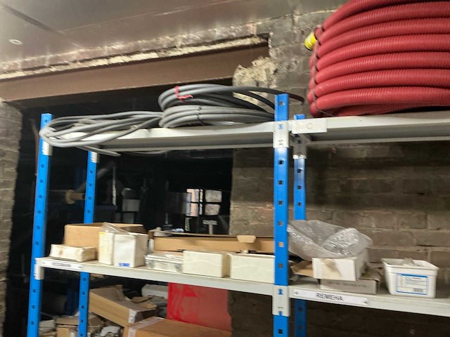 Partij divers elektrisch installatiemateriaal - afbeelding 9 van  10