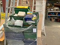 Partij divers elektrisch installatiemateriaal - afbeelding 1 van  5
