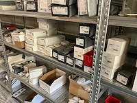 Partij divers elektro-technisch installatiemateriaal - afbeelding 18 van  24