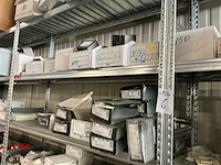 Partij divers elektro-technisch installatiemateriaal - afbeelding 1 van  4