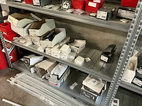 Partij divers elektro-technisch installatiemateriaal - afbeelding 2 van  4
