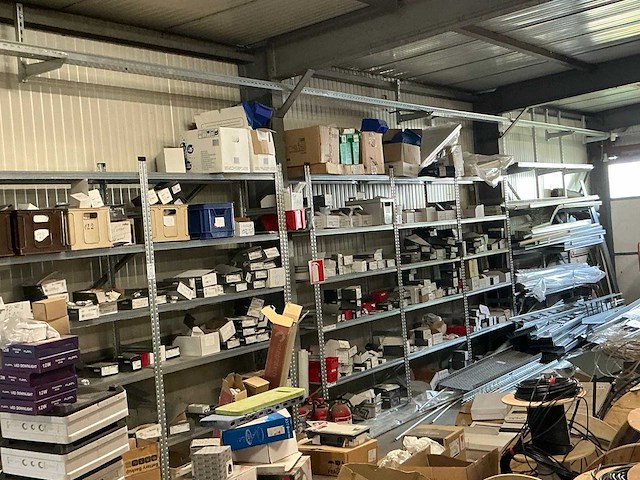 Partij divers elektro-technisch installatiemateriaal - afbeelding 10 van  24