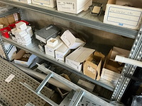 Partij divers elektro-technisch installatiemateriaal - afbeelding 22 van  24