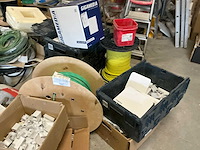 Partij divers elektro-technisch installatiemateriaal - afbeelding 9 van  36