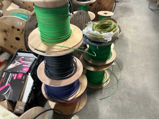 Partij divers elektro-technisch installatiemateriaal - afbeelding 8 van  36