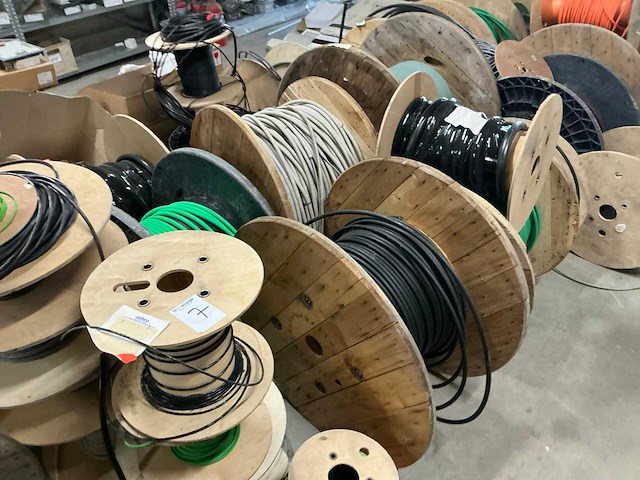 Partij divers elektro-technisch installatiemateriaal - afbeelding 2 van  6